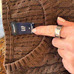 Gap stretch size m brown cable knit sweater